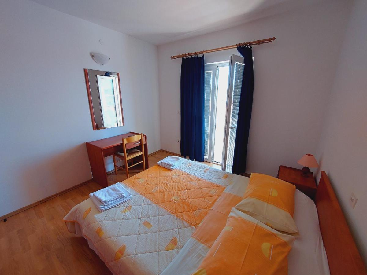 Apartment House Helena Primošten Екстериор снимка