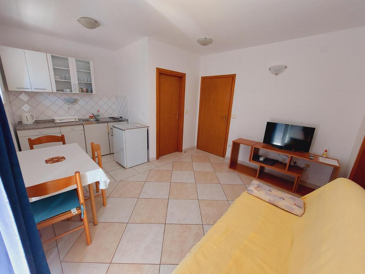 Apartment House Helena Primošten Екстериор снимка